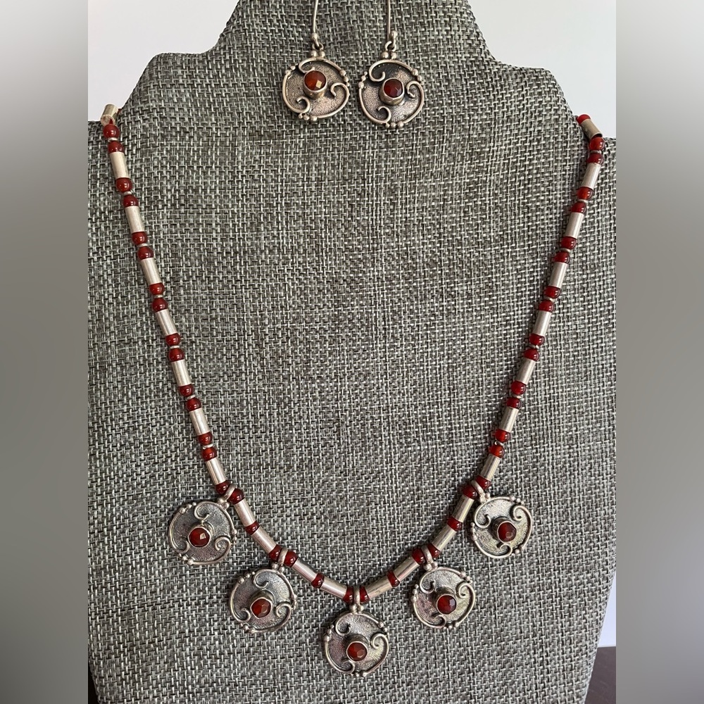 A beautiful hand-crafted Turkish necklace with earrings!